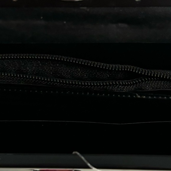Silver metallic irradiance wallet with several slots for bills, etc. - Picture 3 of 3